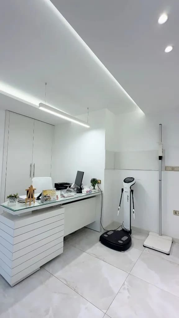 Weight assessment room at Dr. Mohammad Al-Zaitawi's Shmeisani clinic The weight and height assessment room at Dr. Mohammad Al-Zaitawi's bariatric surgery clinic in Shmeisani, Amman