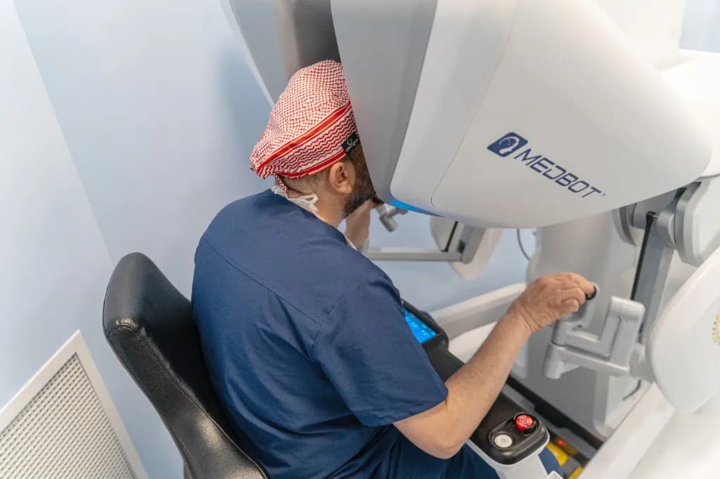 Dr. Mohammad Al-Zaitawi at the Toumai (MicroPort MedBot) surgeon console performing Jordan's first robotic sleeve gastrectomy at the Specialty Hospital, Amman